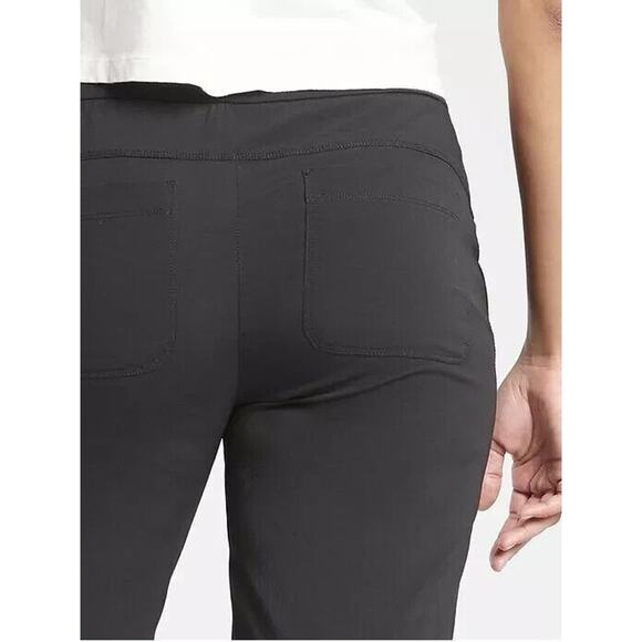 Athleta Women's Dark Wash Zipper Pocket Trekkie Bermuda 2.0 Shorts Black Size 6 - Picture 3 of 10